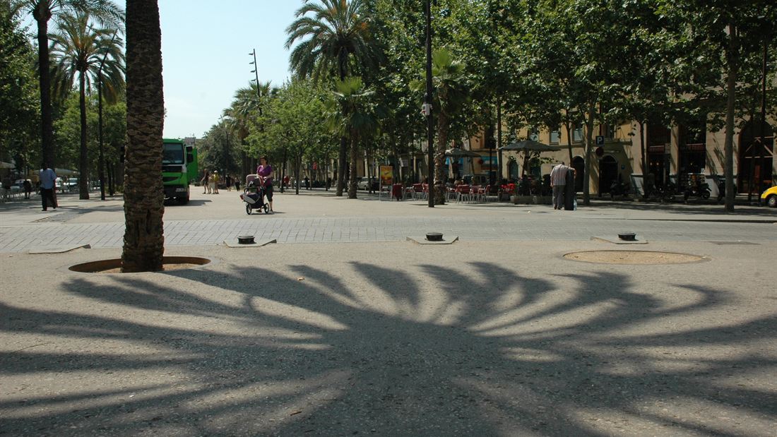 Rambla del Raval en Barcelona, zona de servicio de cerrajeros